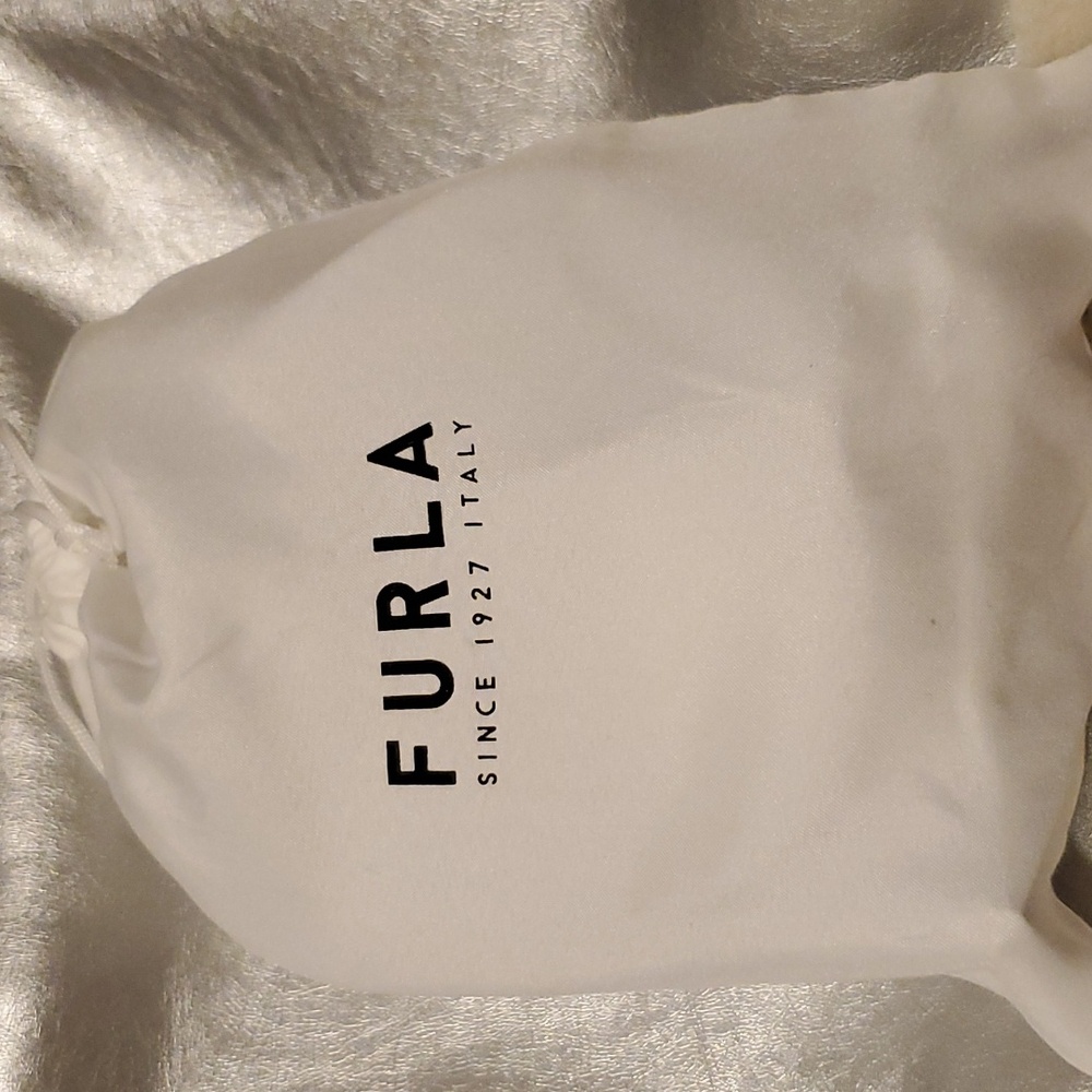 Furla Camelia Crossbody / Camera bag. - Picture 14 of 14